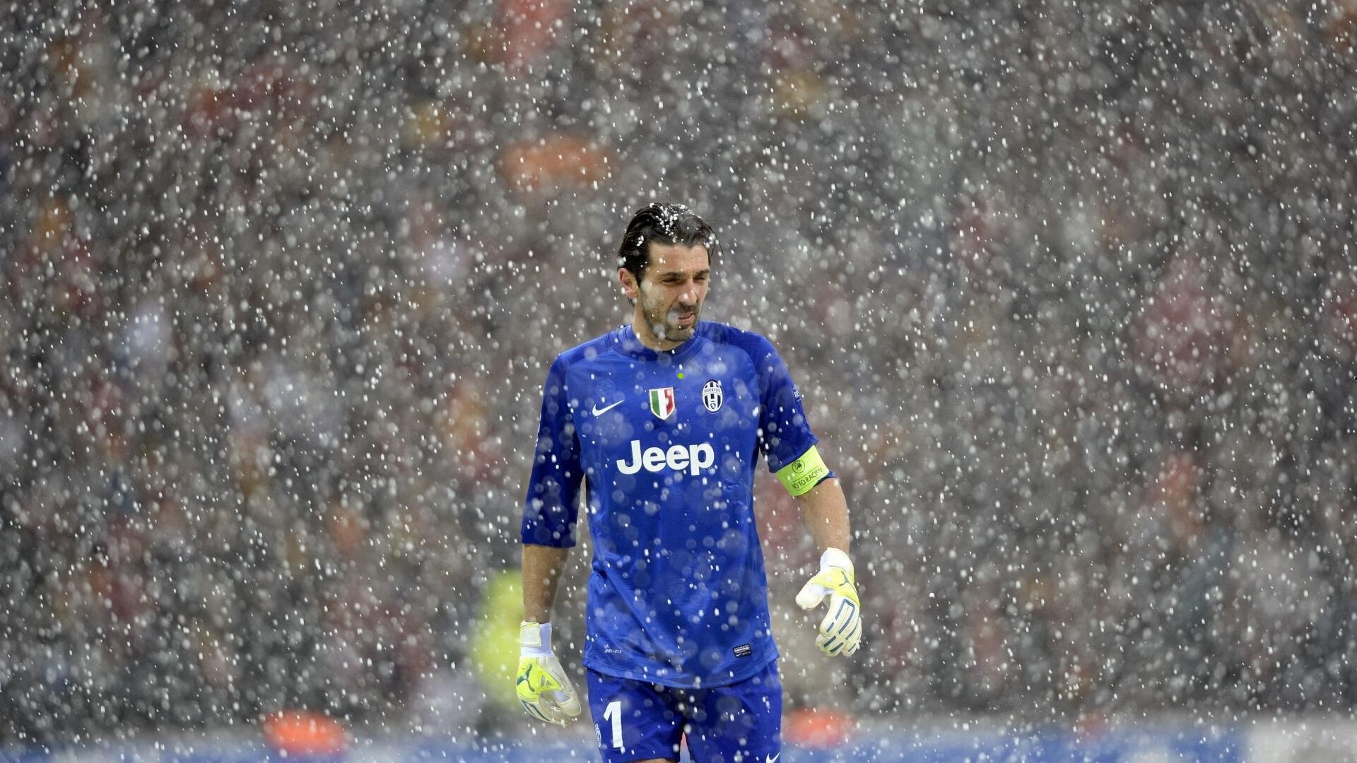 库尔图瓦惊喜亮相F1荷兰大奖赛 与勒克莱尔法拉利P房同框引跨界热议