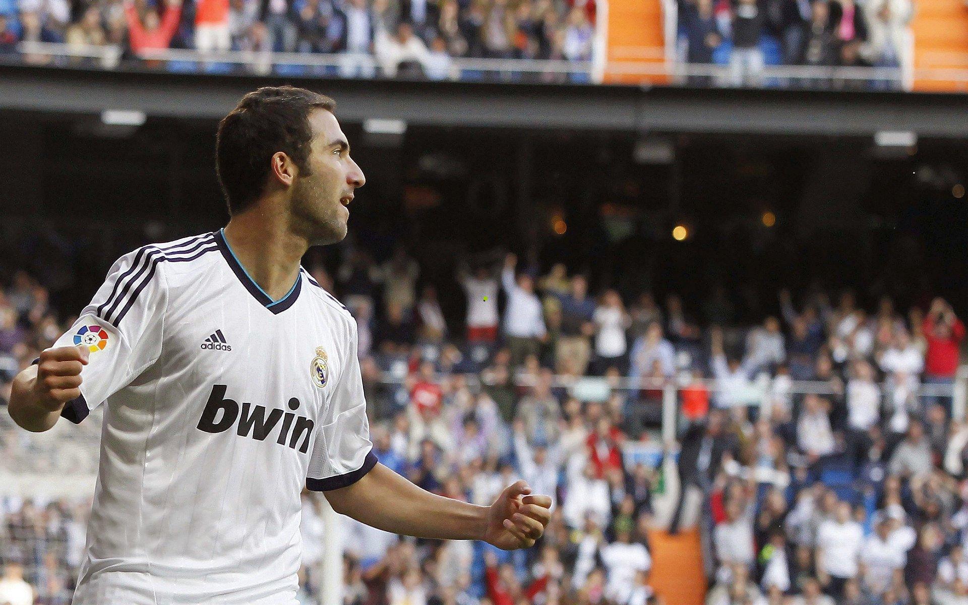 热身赛激战，德尔加多吉翔关键破门，山东泰山2-1力克武汉队