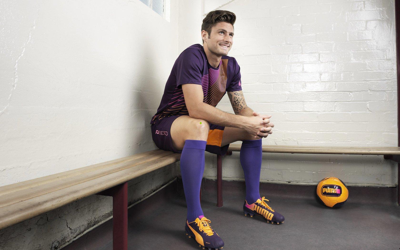 孔帕尼赞叹凯恩再创辉煌，绝佳开局难掩足球场上的永恒变数