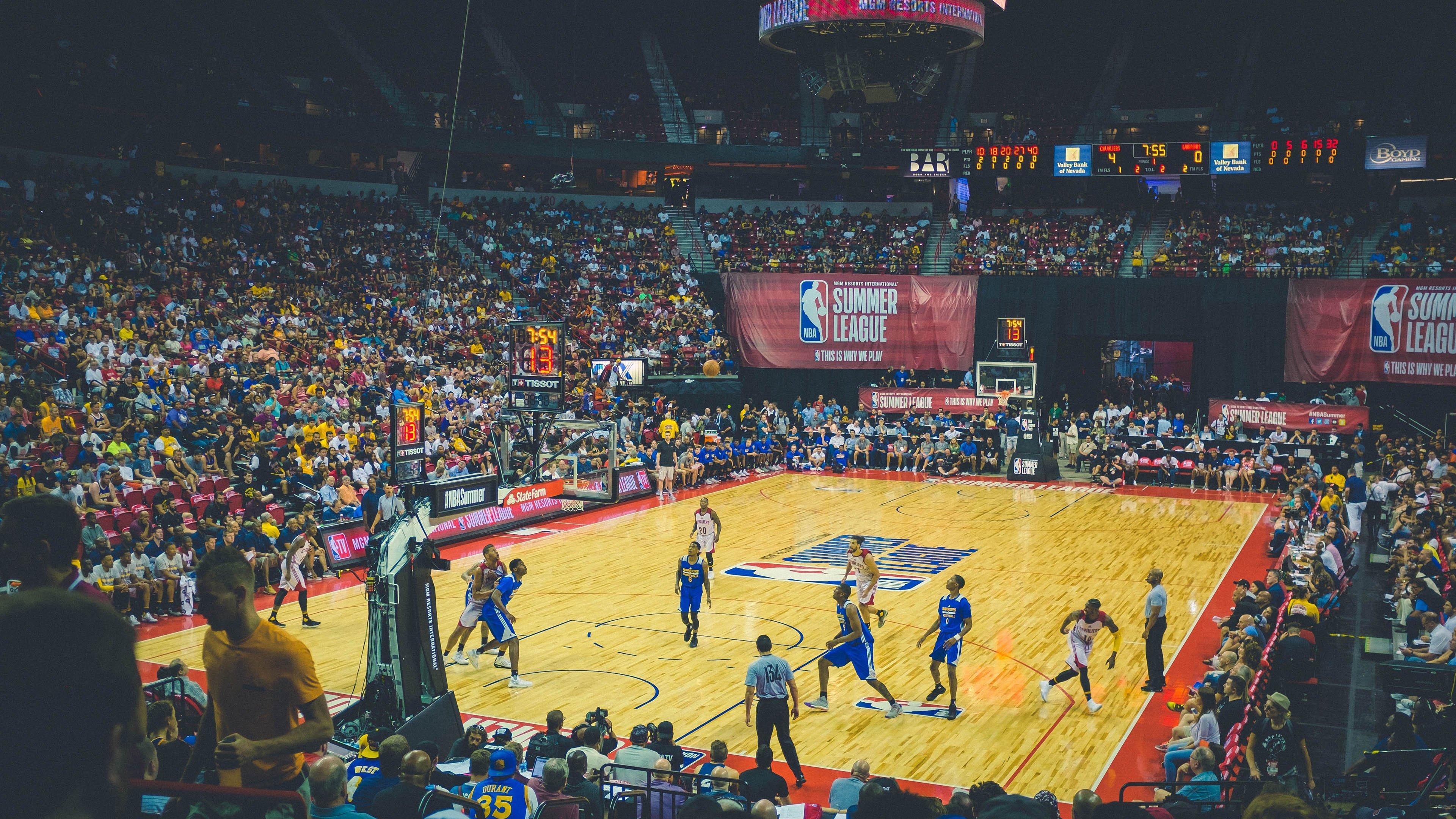 Jay-Z与Blue Ivy惊艳亮相湖人主场 观战湖人险胜马刺焦点战